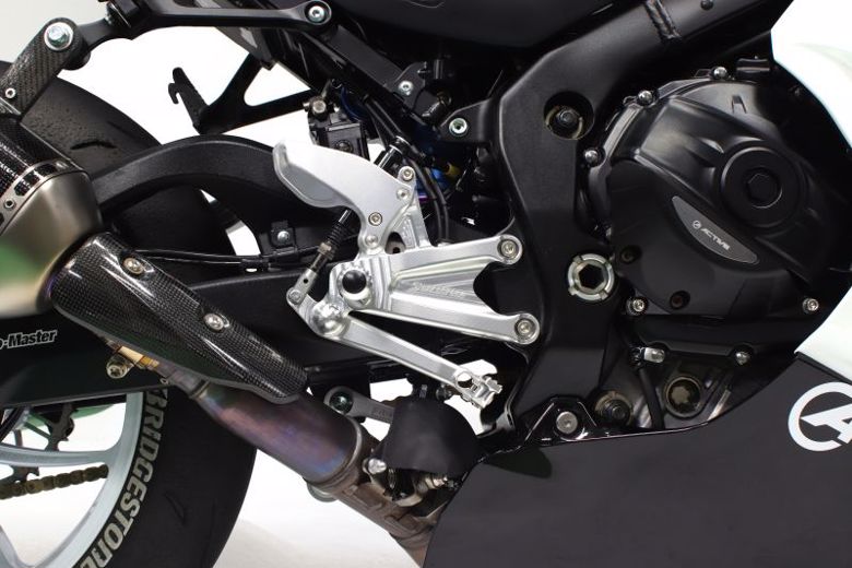 ステップ エラボレート フットコントロールKIT BLK GSXR1000R 17-19 シフター有 FCK5001B 4538792864693取寄品|バイク・バイク用品はとやグループ