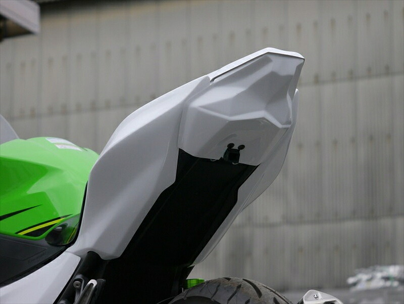 バイクパーツ SAITANIYA FACTORY(サイタニヤファクトリー) シングルシート/レース/白ゲル 3K8NJ25SSR-W 4550255044633