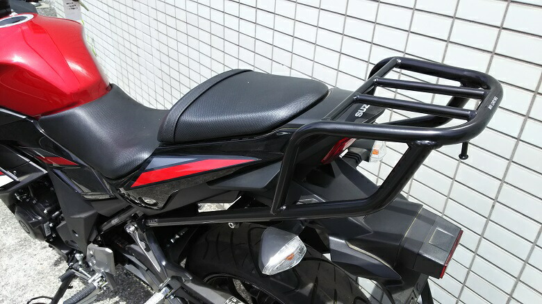 楽天市場 棚替えの為訳あり品バイク リアキャリア Gsx Nhrc スズキ Gsx250r Gsx250r用リアキャリア Dn11a 通勤 通学 ツーリング 収納 コンパクト カスタム Nh Sgs101 01 Suzuki Gsx250r Dn11a バイク バイク用品はとやグループ