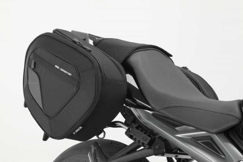 バイク用品 エスダブリューモーテック SWモーテック BLAZE サドルバッグセット ハイver TRIUMPH STREET TRIPLE 675 R 12-16 BCHTA1174010601/B 4538792239972