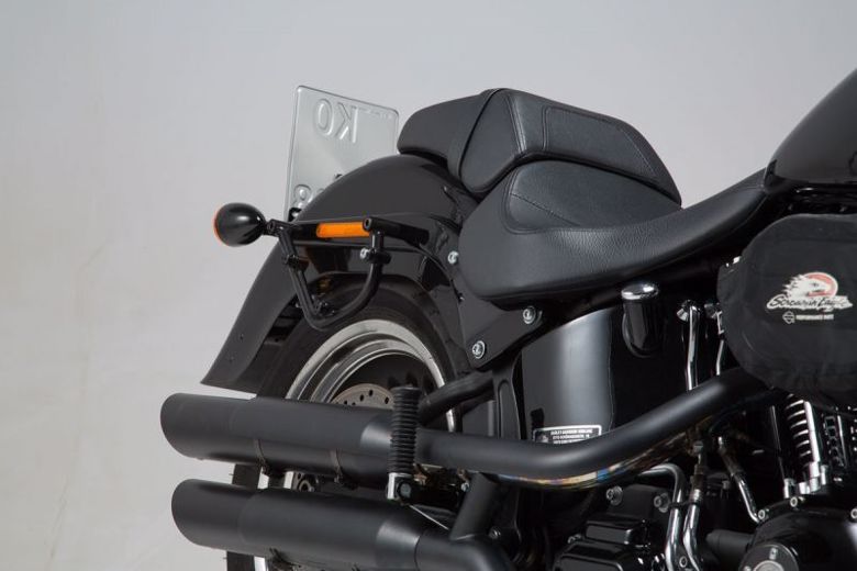 バイク用品 エスダブリューモーテック SWモーテック SLCサイドキャリア(右) HARLEY SOFTAIL FATBOY 07-17HTA1889311000 4538792374314｜バイク・バイク用品はとやグループ