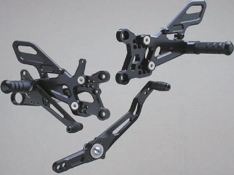バイク用品 ステップストライカー ストライカー ステップキット BLK YZF-R6 17SS-AA2140B 4580363911602｜バイク・バイク用品はとやグループ 35,948円