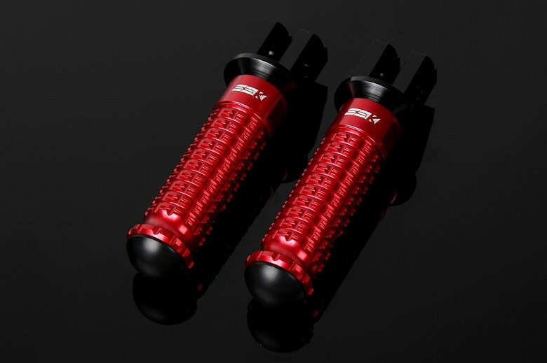 【5日前後で発送】 バイク用品 ステップエスエスケイ スピードラ SSKSPEEDRA アルミ削タンデムステップ スタンダード パッセンジャー用 取付部カラー:ブラック ステップバーカラー:レッドAFPS214RD 458054069396｜バイク・バイク用品はとやグループ 7,192円