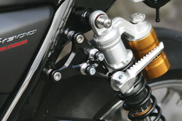 バイク用品 ステップストライカー ストライカー SPLタンデムステップキット CB1300SF SB 03- UPタイプマフラー用SS-AA353B2 4580363910551|バイク・バイク用品はとやグループ