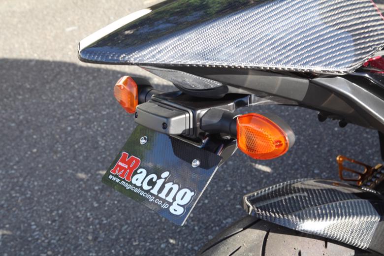 バイクパーツ 外装 マジカルレーシング フロントフェンダーFG一体綾織カーボン 001-GSR713-400A 4548916224920 GSR750 10-