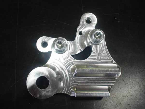 バイク用品 ブレーキ クラッチSTRIKER ストライカー リアキャリパーサポート NSR3スポークヨウ KSR110SS-CS60RNSR3 4547567409076｜バイク・バイク用品はとやグループ 15,238円