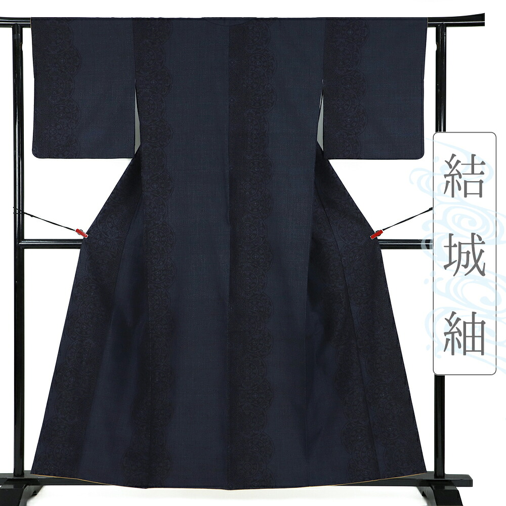 【 中古 】 結城紬 着物 中古 リサイクル 正絹 紺 仕立て上がり 身丈163cm 裄68.5cm Lサイズ 100亀甲 真綿紬 袷 お洒落 カジュアル No.i3-0626|はつはなづき