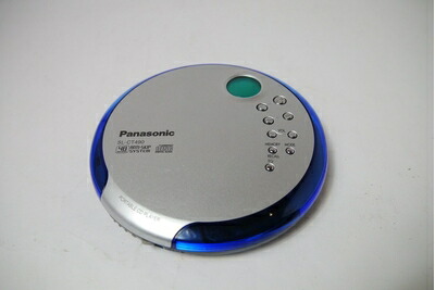 【中古】 Panasonic(パナソニック) ポータブルＣＤプレーヤー SL-CT490 シルバー