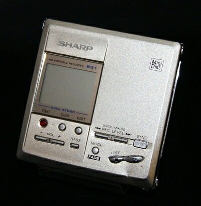 【中古】 SHARP せつ然たる MD-MT831-S しろがね色 携帯型MDリコーダー （小型MD電気蓄音機/生まれ変わり/吹き込み）