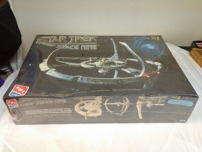 【中古】 Star Trek Deep Space Nine 9 Space Station 1/2500 Scale Model Kit (1994 AMT/ERTL)