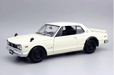 【中古】 KYOSHO 1/18 スカイライン 2000 GT-R KPGC10 ホワイト 完成品