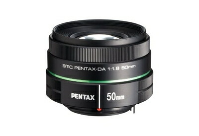 【中古】（新古品・未使用品） ペンタックス smc PENTAX-DA 50mmF1.8 中望遠単焦点レンズ 【APS-Cサイズ用】【高い描写性能】【うつくしいボケ味・円形絞り】【小型軽量】【ペンタックス一眼Kシリーズはボディ内手振れ補正を搭載】 22177｜Haute Produit