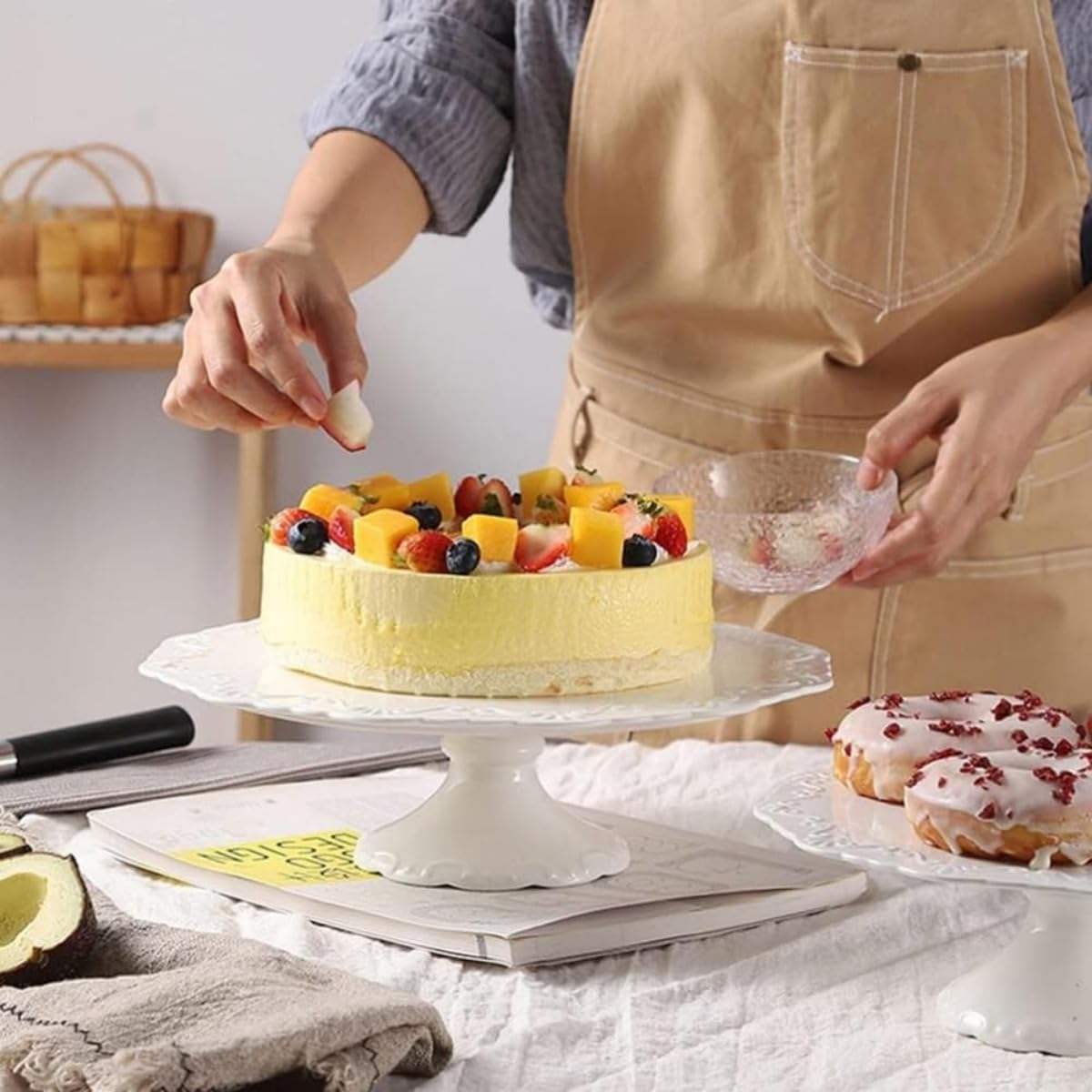 エレガン 店 安定 パーティー用品 結婚式 誕生日 カップケーキディスプレイスタンド 足 白 デザート ケーキプレート セラミック