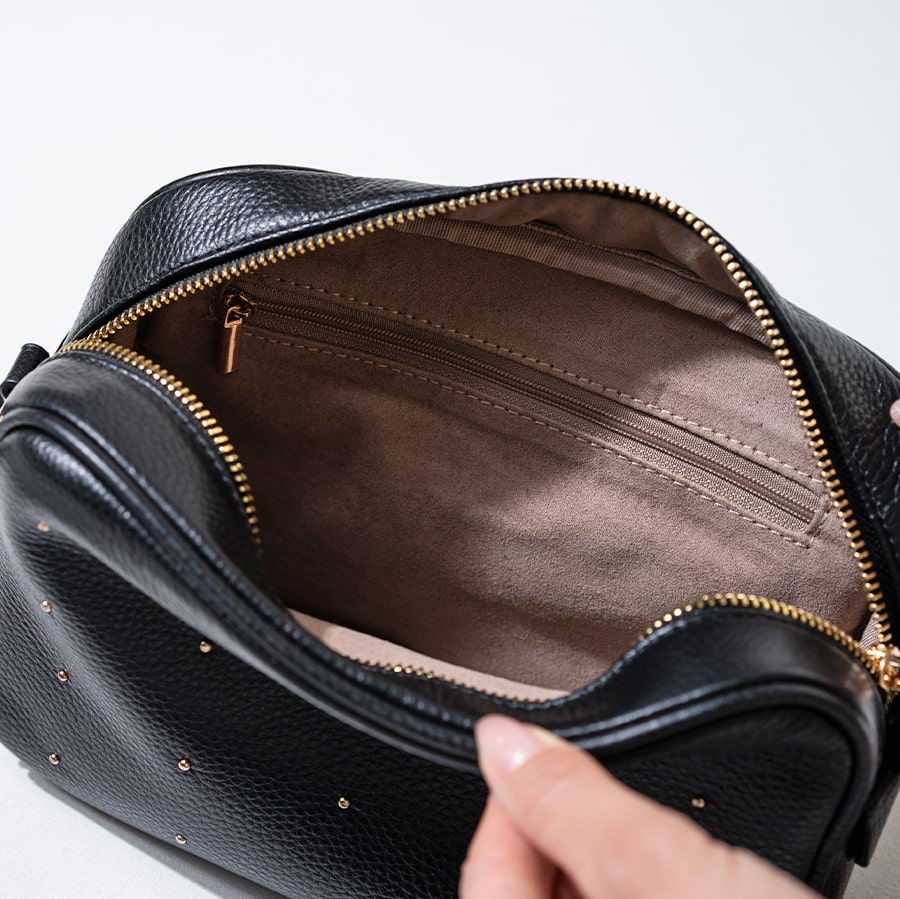 ちりばめられた小さなドットが大人かわいい｜ 本革 ショルダーバッグ