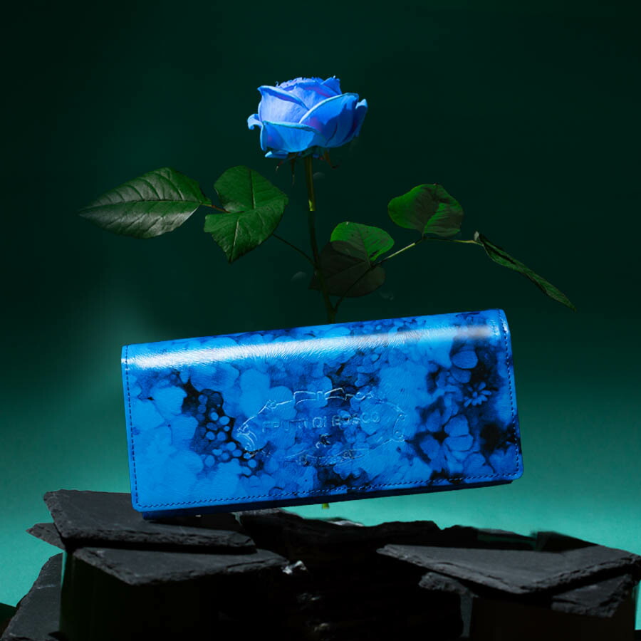 【FRUTTI】花言葉は“夢叶う”。奇跡の花ブルーローズの長財布 ALBA Aliceブルーローズmink embossed FRUTTI DI BOSCO フルッティディボスコ レディース ブランド 花柄 本革 可愛い ロングウォレット おしゃれ 青色 356-103222-7153【最短当日、最長翌営業日出荷】|限定バッグと出会えるエルトゥーク