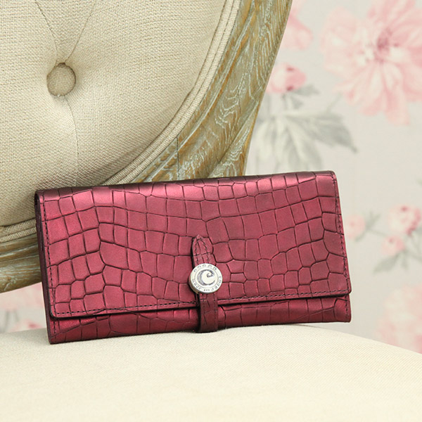 蠍座のテーマカラークーガのダークレッド色の財布