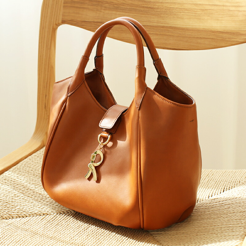 【ロベルタ】まるでアンティーク。360度どこから見ても絵になる2wayショルダーVago（ヴァーゴ） トートバッグ 斜めがけ ショルダー レディース 2wayレザーバッグ 大人ショルダーバッグ ヌメ革 本革 軽量 Giada Roberta di Camerino ロベルタディカメリーノ 362-R20401