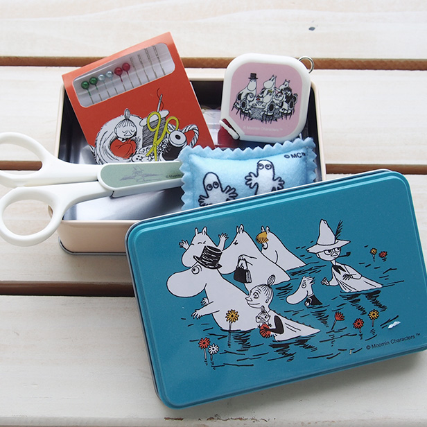 楽天市場 送料無料 Moomin キャラクターソーイングセット 缶入り メジャー ニードルセット ピンクッション ミニはさみ 縫い糸 ムーミン スナフキン リトルミィ 縫い針 携帯ソーイングセット 裁縫セット ミニ 手作り ハンドメイド 手芸 Craft Navi