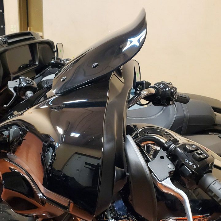 ハーレー 2024以降 ストリートグライド 9.5インチ ウィンドシールド (ダークスモーク) ウィンドベスト