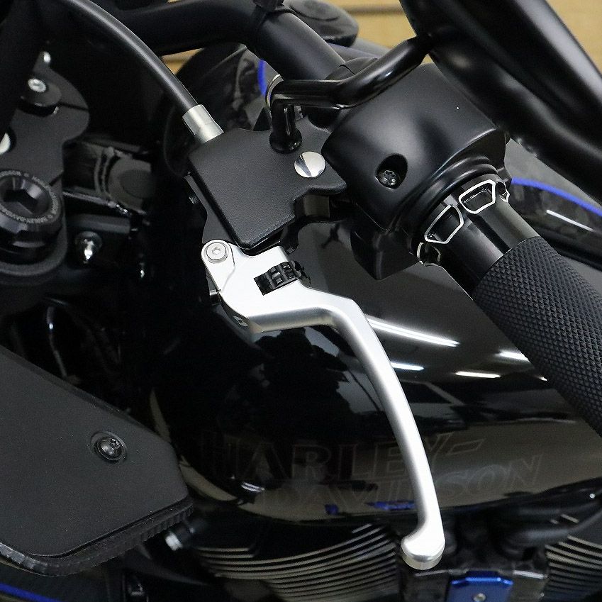 ハーレー M8ソフテイル アルミ アジャスタブルレバーセット スタンダードタイプ (シルバー/ブラック) スピードラ 25,186円