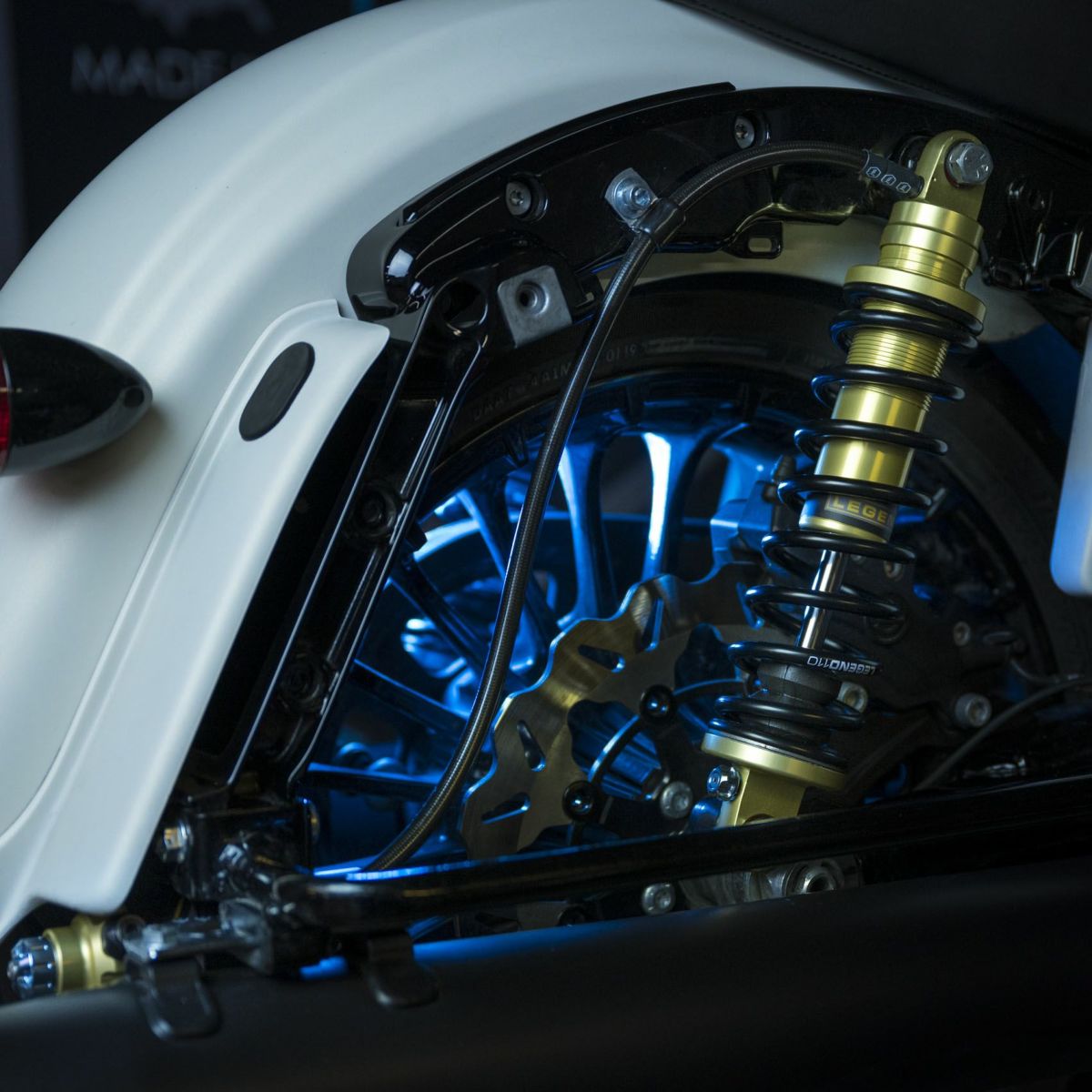 ハーレー 2014以降 ツーリング REVO ARC リモートリザーバー付リアサスペンション 13インチ・ヘビーデューティー (ゴールド) レジェンドサスペンション|ワールドモーターライフ