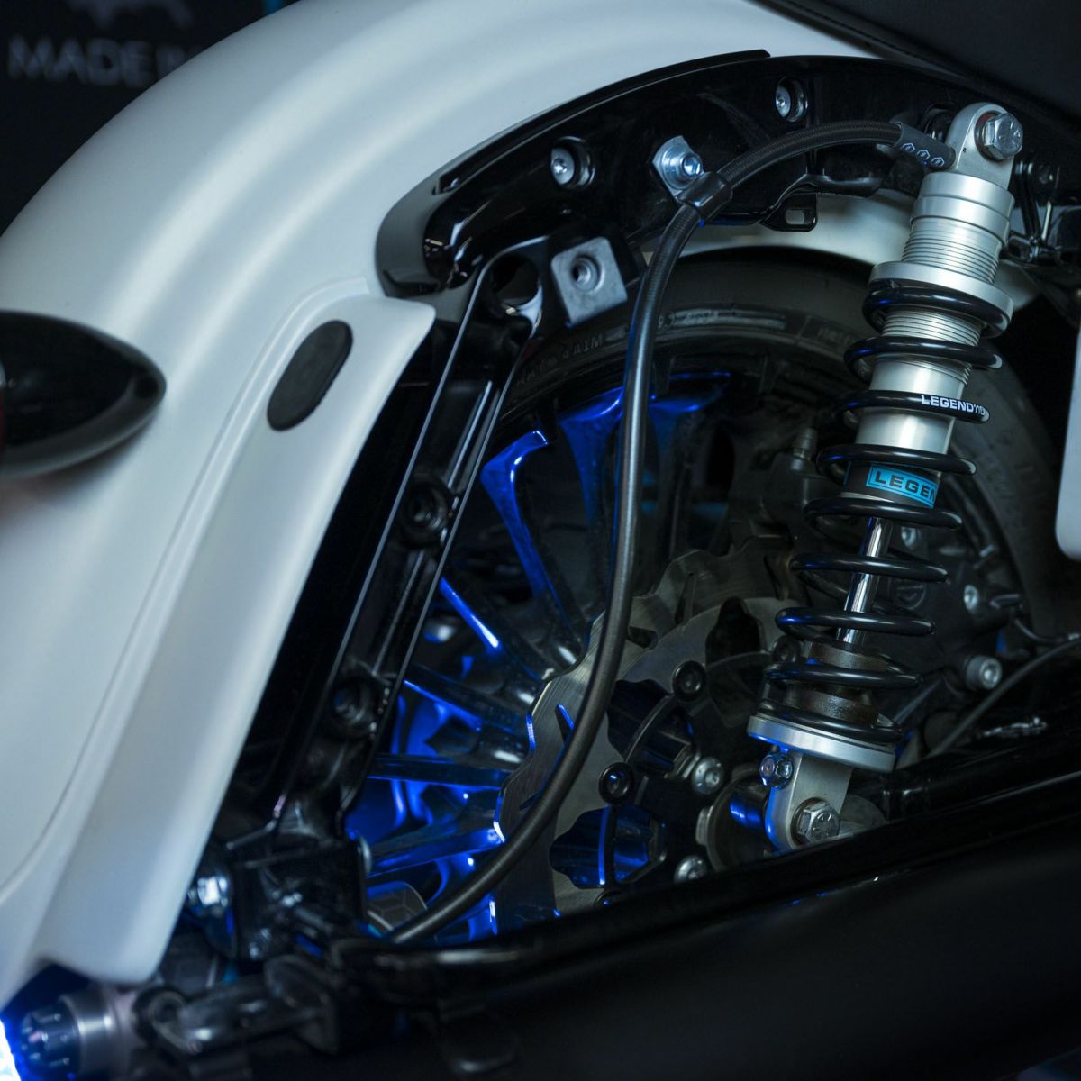 ハーレー 2009~2013 ツーリング REVO ARC リモートリザーバー付リアサスペンション 14インチ・スタンダード (シルバー) レジェンドサスペンション|ワールドモーターライフ