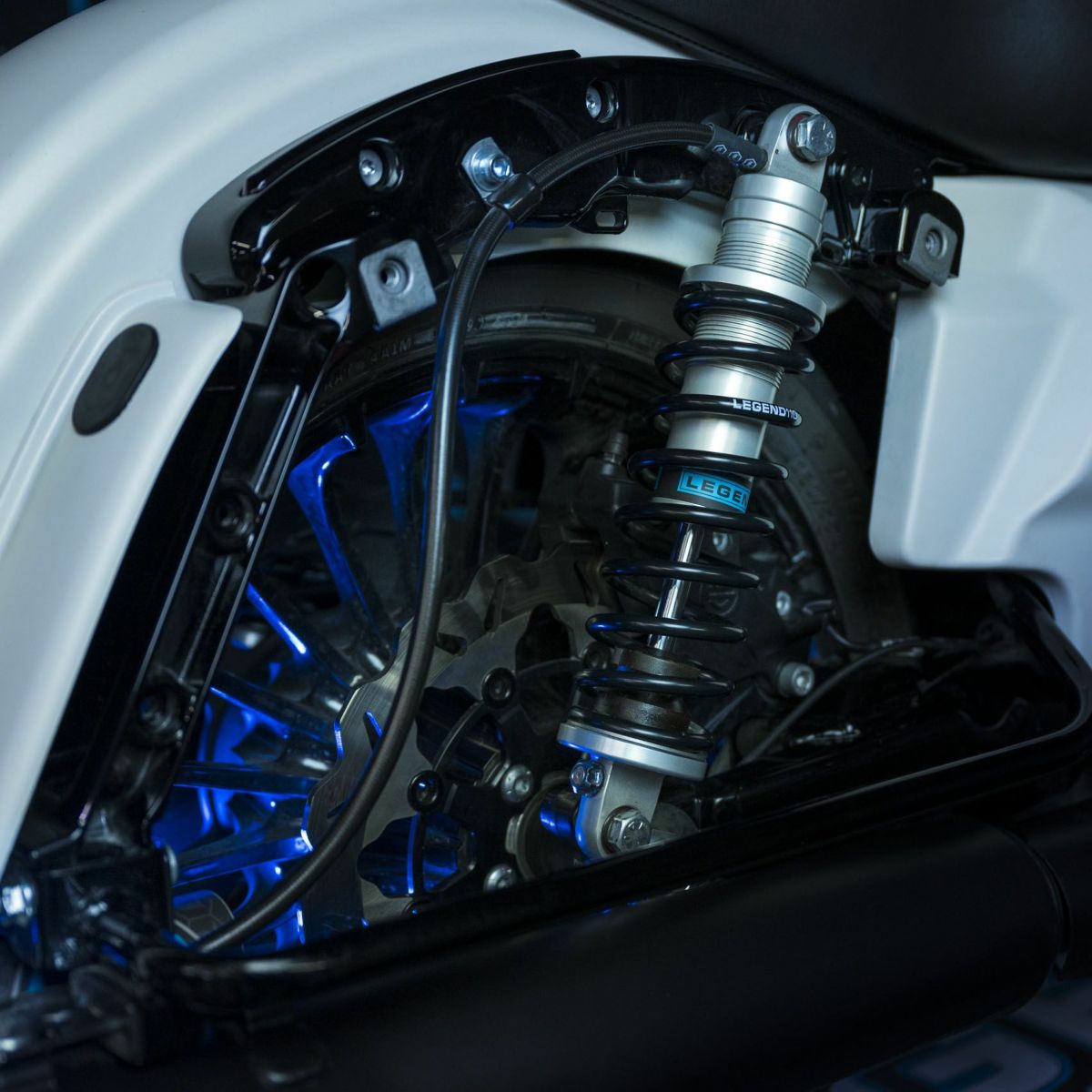 2014以降 ツーリング REVO ARC リモートリザーバー付リアサスペンション 13インチ・スタンダード (シルバー) レジェンドサスペンション Legend Suspension|ワールドモーターライフ