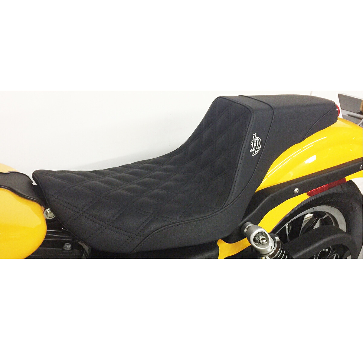ハーレー 1996～2003 DYNA デュアルシート DDステッチ(ブラックステッチ) Lucky Daves LD89604DB