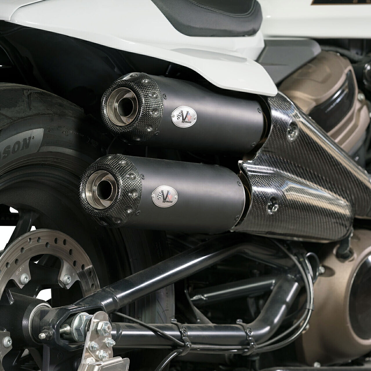 スポーツスターS トラッカー EURO5 スリップオンマフラー(ブラック) 【VPERFORMANCE】AHAR0260048