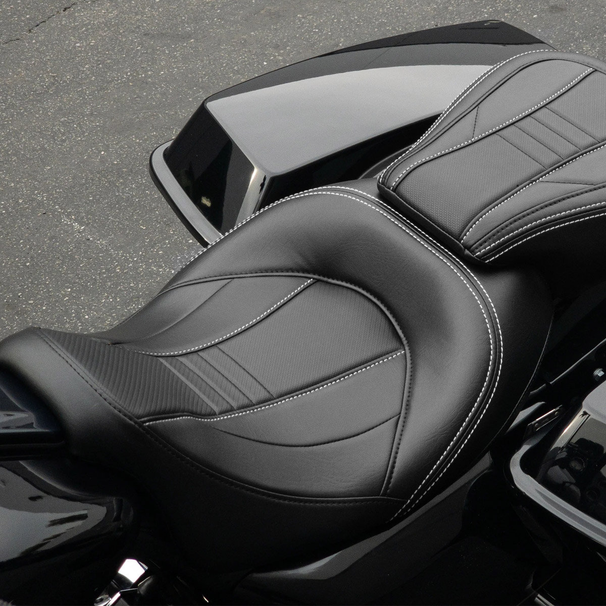 ハーレー ツーリング カーボン ソロ&パッセンジャーシートSET(ホワイトステッチ) 【CMC】SOSEAT08T-CARFIB-WH