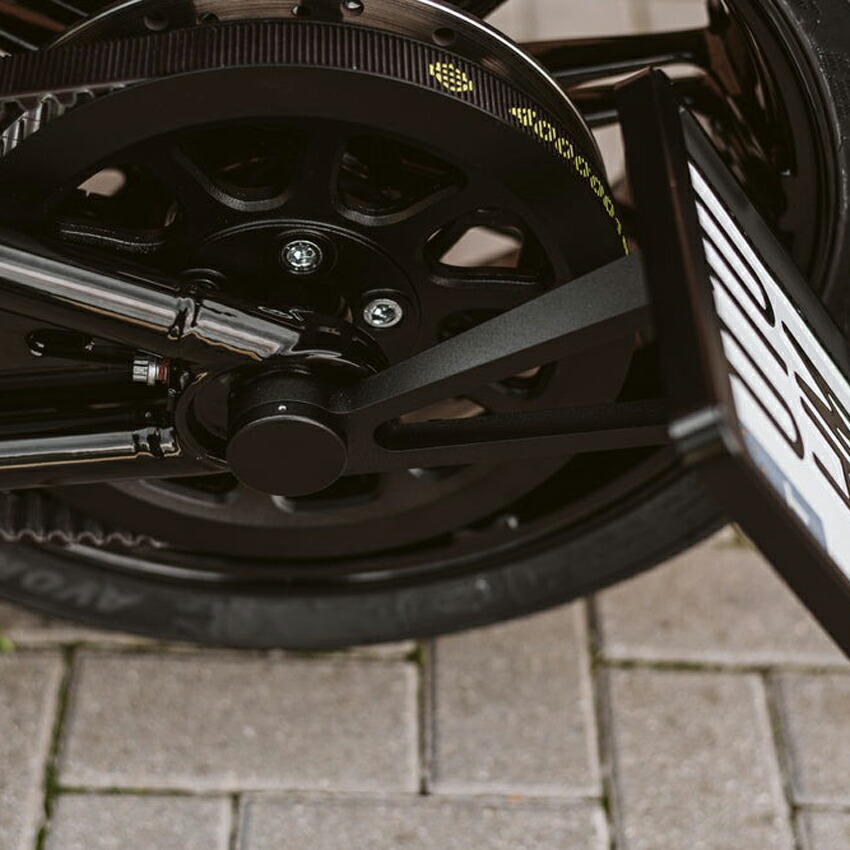 M8ソフテイル 日本ナンバー対応 ライセンスプレートブラケット (ブラックナットカバー付) Killer Custom　LPB-N-ST-18NUT