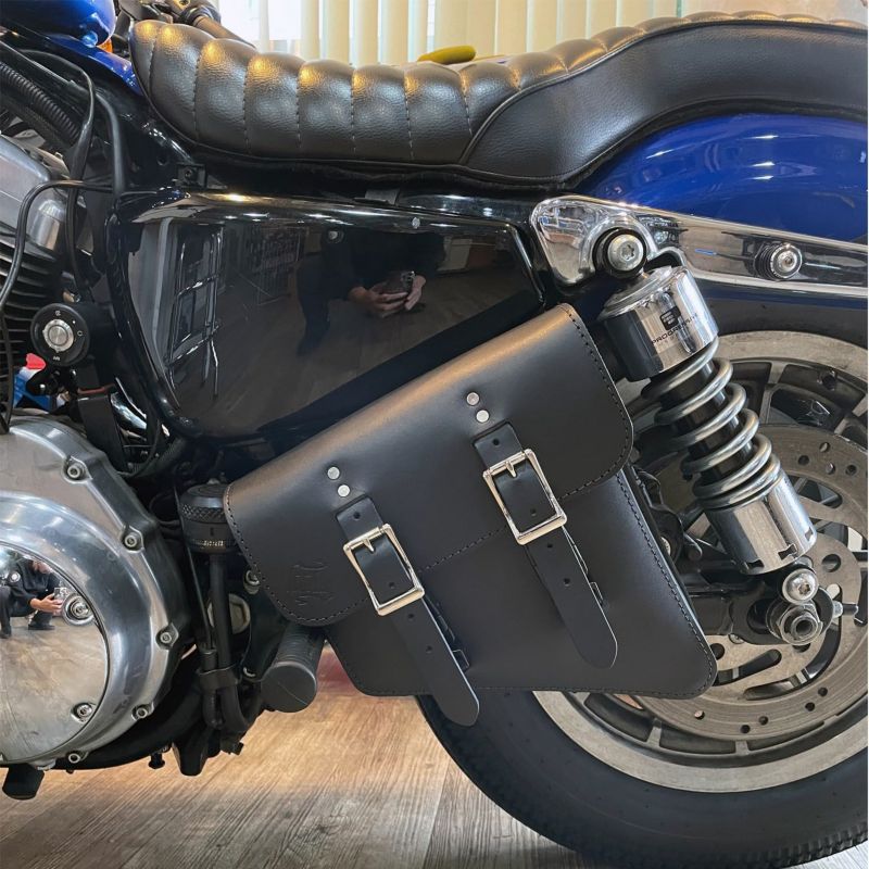 スポーツスター 本革レフトソロスイングアームバッグ スモール クイックリリースバックル ブラックステッチ BAD&G CUSTOM　SL02-Q-BS