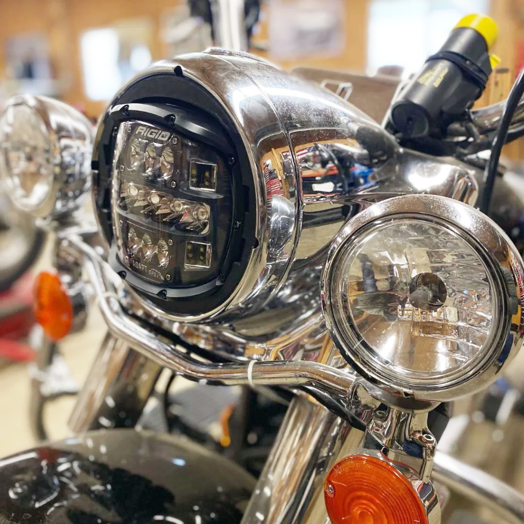 【KLEENMOTO】 RIGID ADAPT XP LEDヘッドライト 取り付けブラケット、ハーネスキット 2003～2013 ロードキング　300414-FLHR13