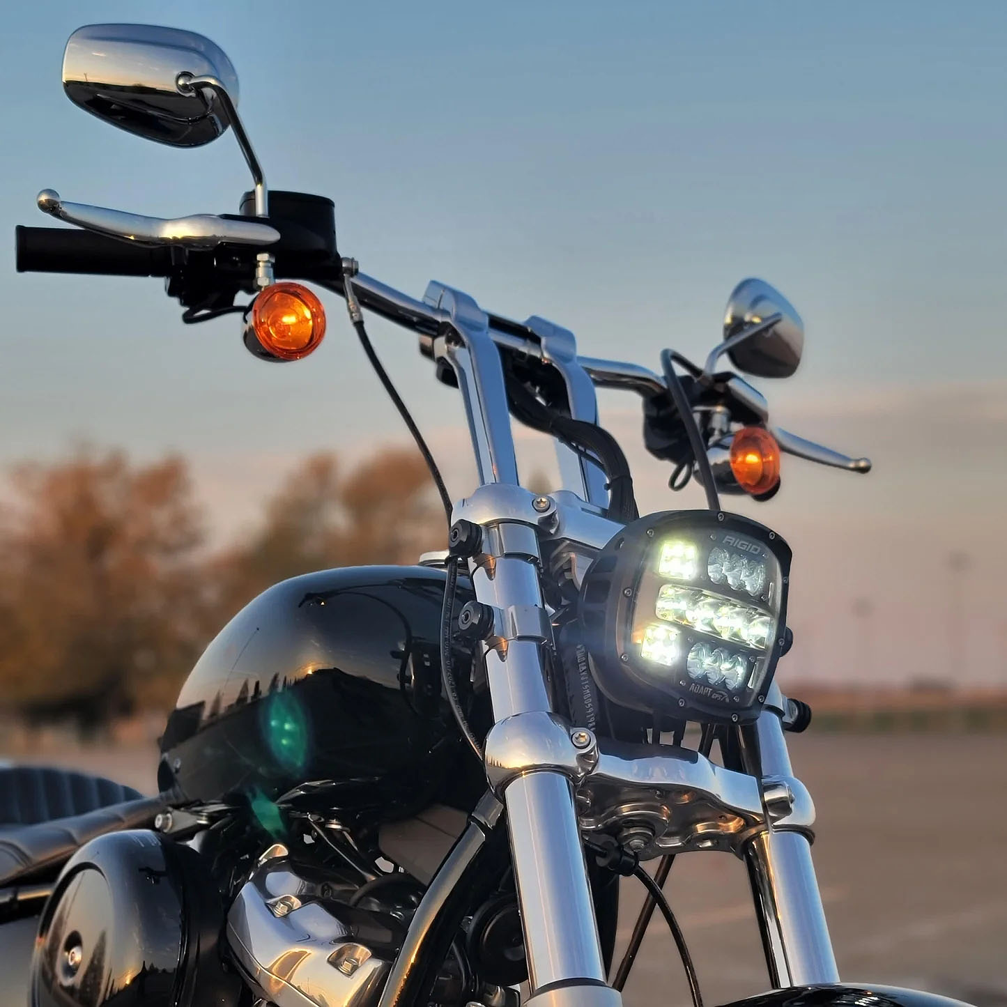 【KLEENMOTO】 RIGID ADAPT XP LEDヘッドライト 取り付けブラケット、ハーネスキット M8ソフテイル　300414-M8SOFTAIL