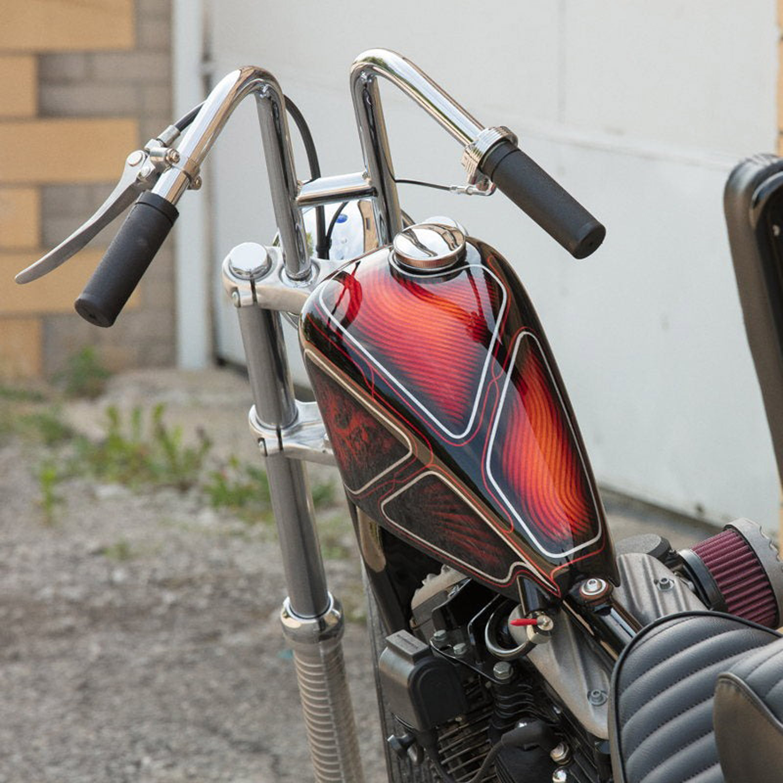 MOTO IRON FRISCOスタイル 2.1ガロン ナロータンク 【スポーツスター】105-0129｜ワールドモーターライフ