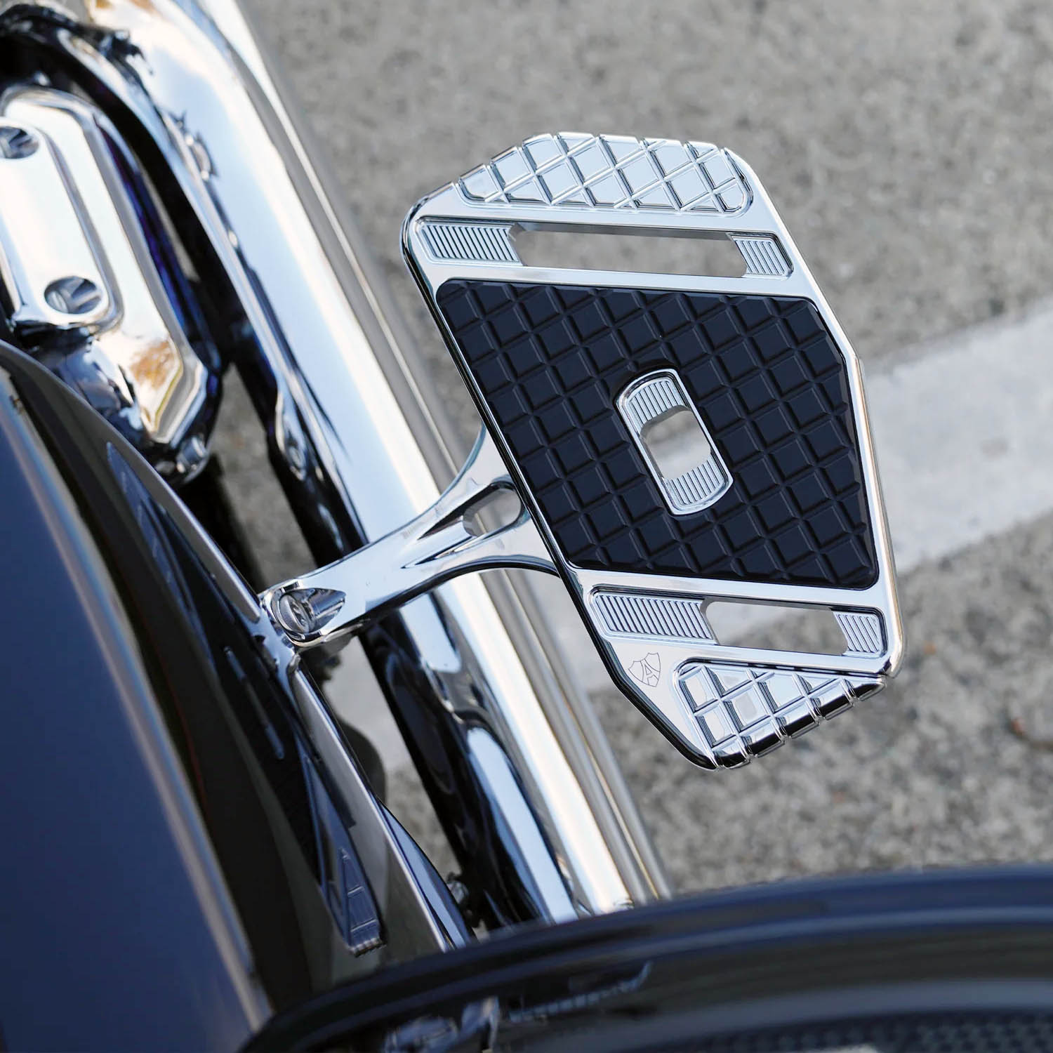 Arlen Ness (アレンネス) FORGED パッセンジャーフロアボード マウントキット クローム|ワールドモーターライフ