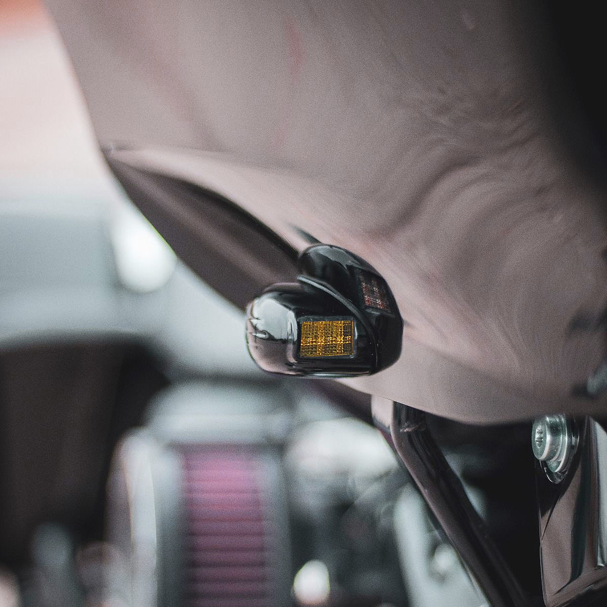 PROBEAM LEDフロントフェアリングウインカー アンバーレンズ グロスブラック 【CUSTOM DYNAMICS】2020-2160｜ワールドモーターライフ