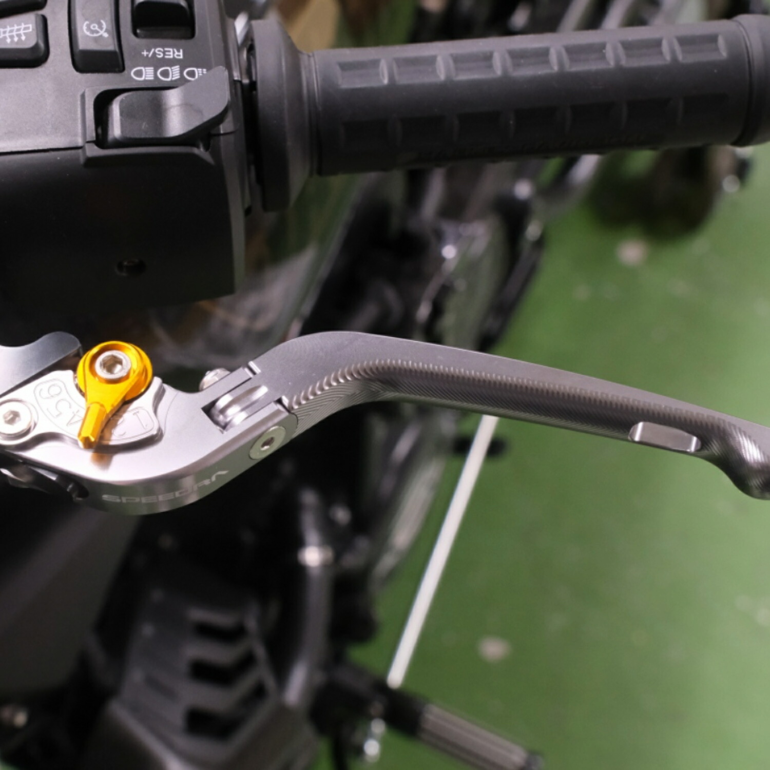 SPEEDRA スポーツスターS、ナイトスター、パンアメリカ用 可倒式・アジャスタブルレバーセット (チタン/ゴールド)LVDGHD01TM-GD 16,870円