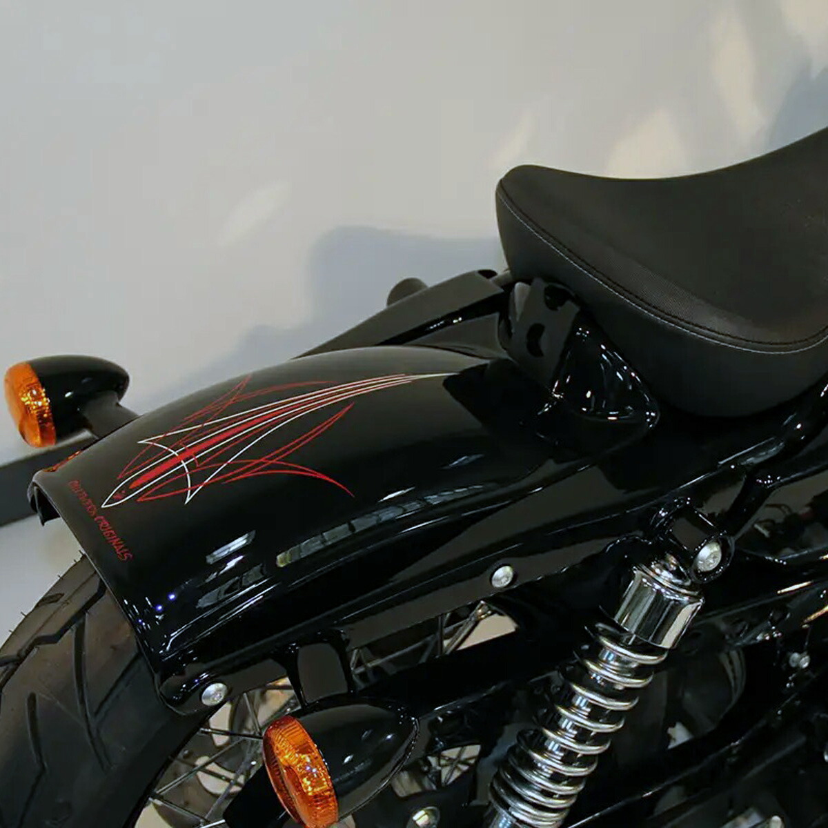 CultWerk ショートフェンダーストラットカバー　スポーツスター用 カルトワーク□ フェンダーストラット ショート ブラック 【04年