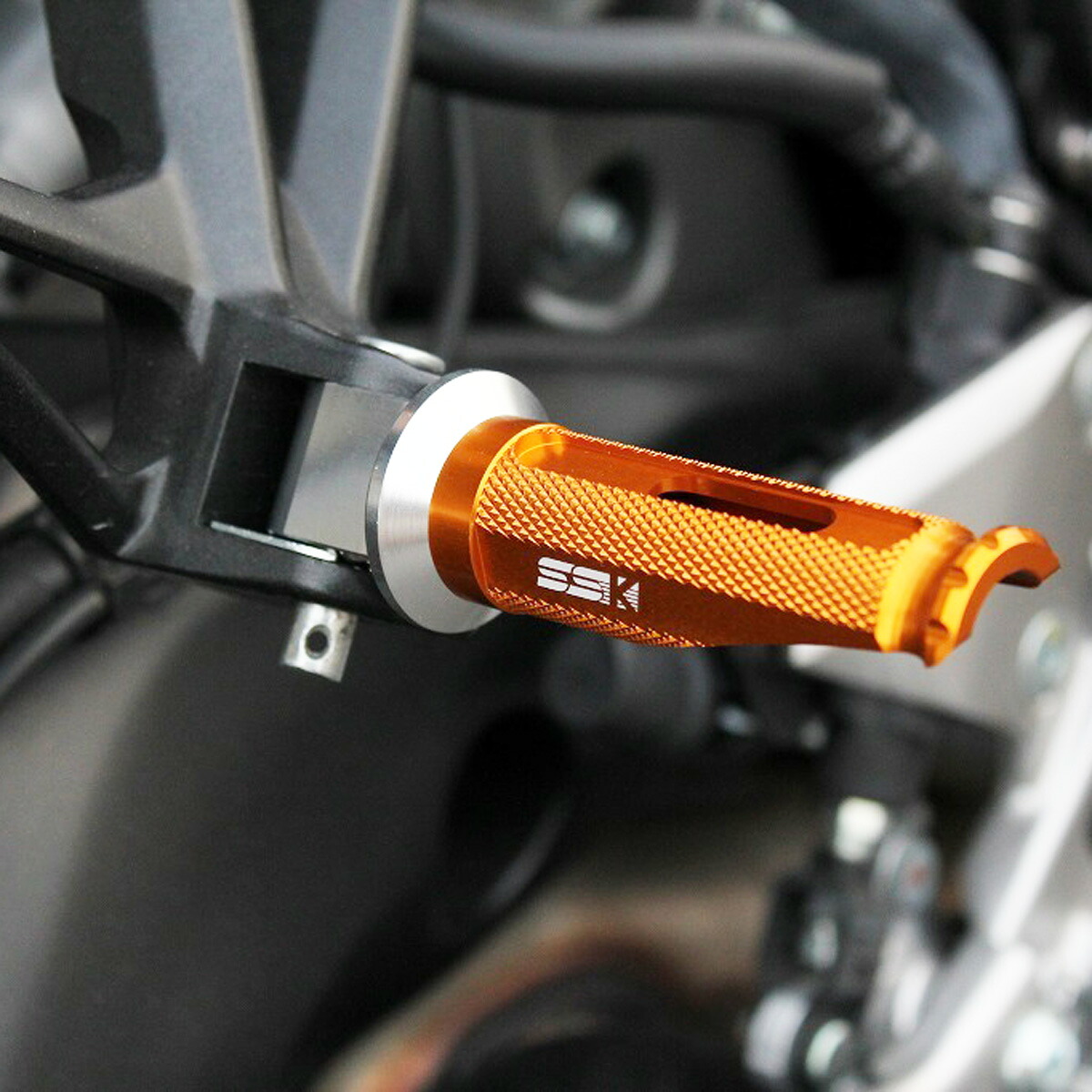 ハーレー X500 レーシング・パッセンジャーアルミステップ (シルバー/カラーアルマイト仕上げ) SPEEDRA|ワールドモーターライフ