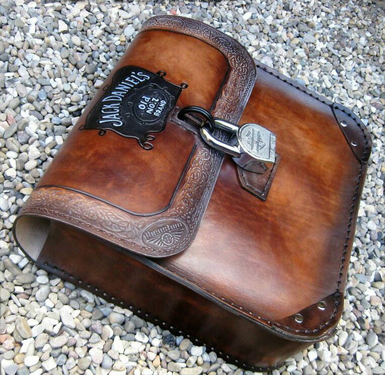 【dhカスタム】サドルバッグ ロック付 ジャックダニエル ブラウン DHC-SBAG-LOCK-JD-BR｜ワールドモーターライフ