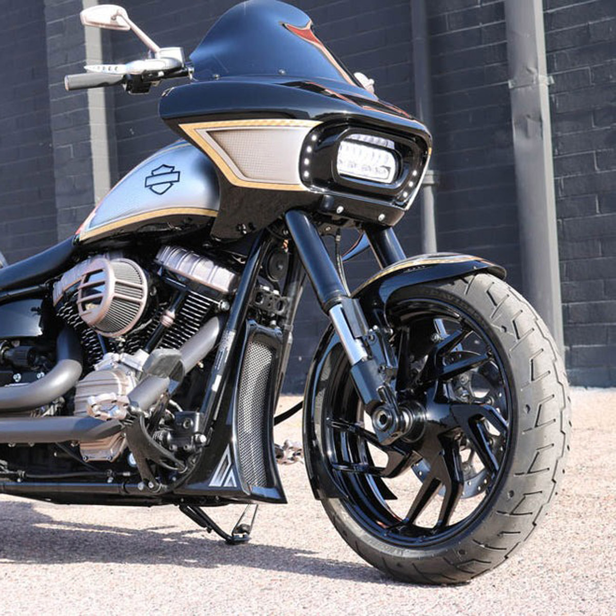 M8ソフテイル用 シャークネードフェアリングキット (Flareウィンドシールド付) Paul Yaffe｜ワールドモーターライフ