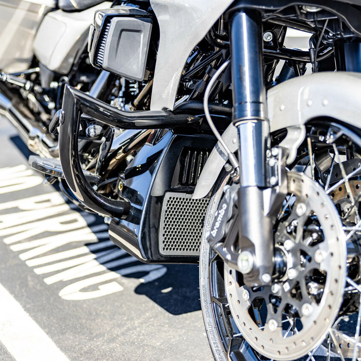 2024以降 ロードグライド、ストリートグライド ガーディアン・クラッシュバー (グロスブラック) Factory47|ワールドモーターライフ
