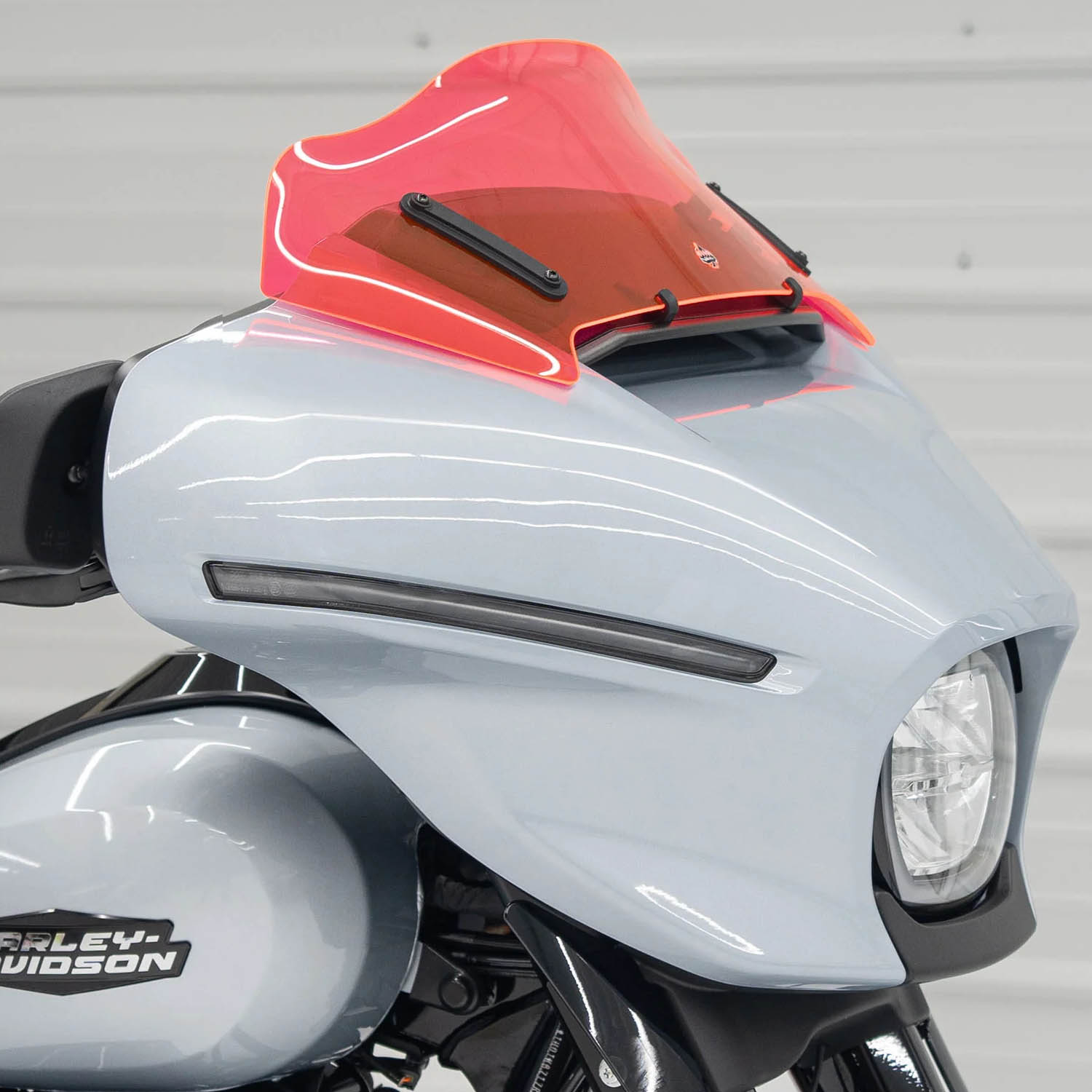 クロックワークス Kolor FLAREウインドシールド 8インチ ピンクアイス 2024以降 FLHX｜ワールドモーターライフ