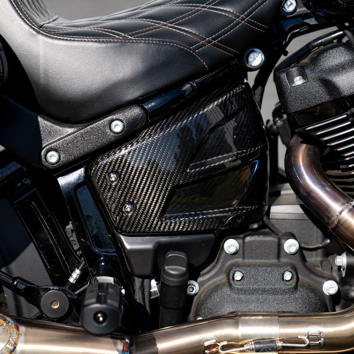 Sawicki Speed M8 ソフテイル カーボンファイバーサイドカバー (デュアルダクトデザイン)