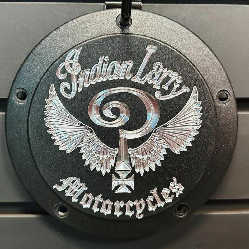 M8ソフテイル Indian Larryロゴ ダービカバー マットブラック Indian Larry Motorcycles|ワールドモーターライフ