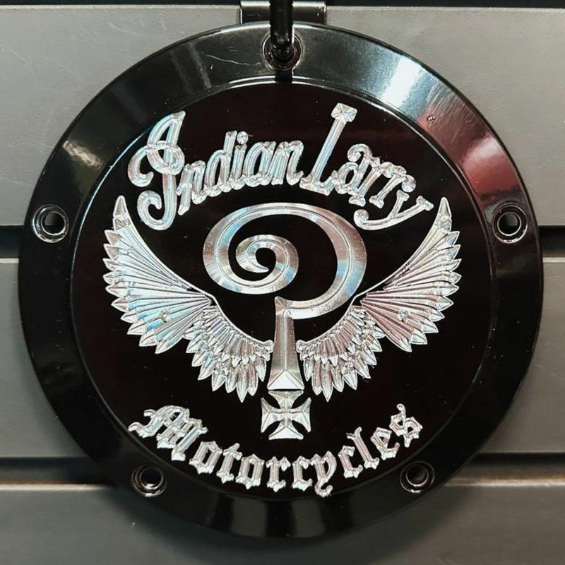 M8ソフテイル Indian Larryロゴ ダービカバー グロスブラック Indian Larry Motorcycles|ワールドモーターライフ