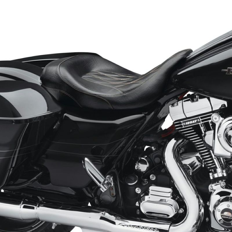 ロ*げ様 ハーレーツーリングモデル用シート ブラック/オレンジ ステッチ ロ*げ様 ハーレーツーリングモデル用シート ブラック/オレンジ ステッチ