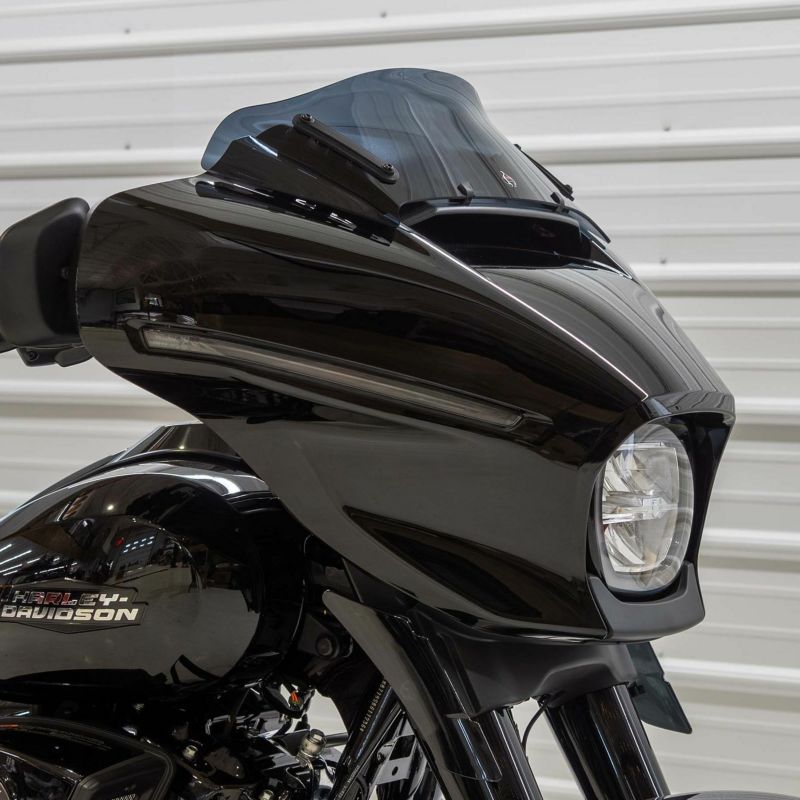 ロードグライド　クロックワークス ウインドシールド 9インチ ダークスモーク 000000098451-01-m.jpg?t=