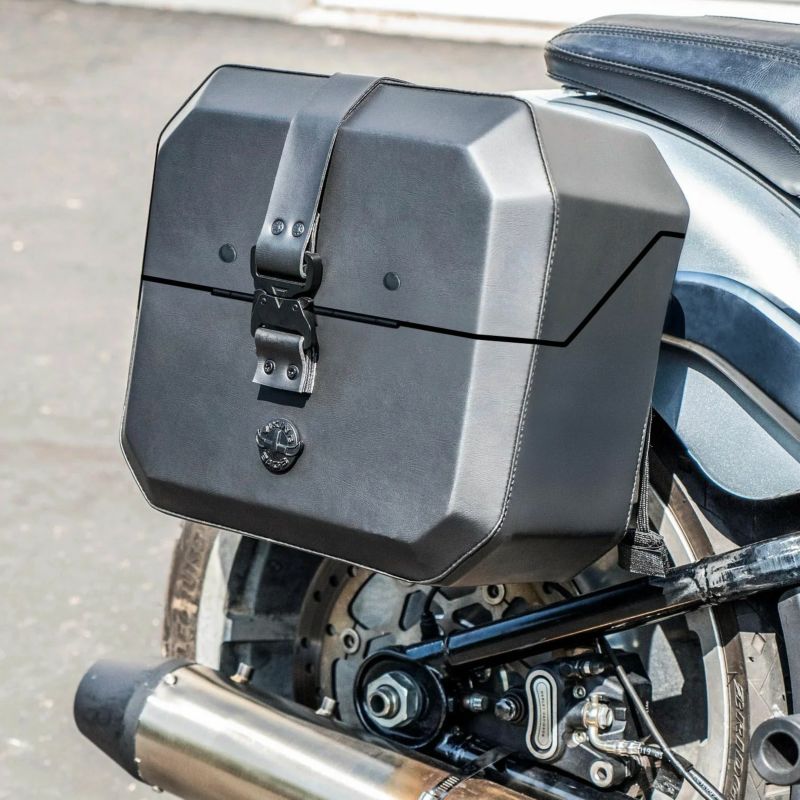 M8 ファットボーイ Outlaw クイックマウント・スモール・サドルバッグ 10L 右用 (レザーラップ) Viking Bags 41,202円